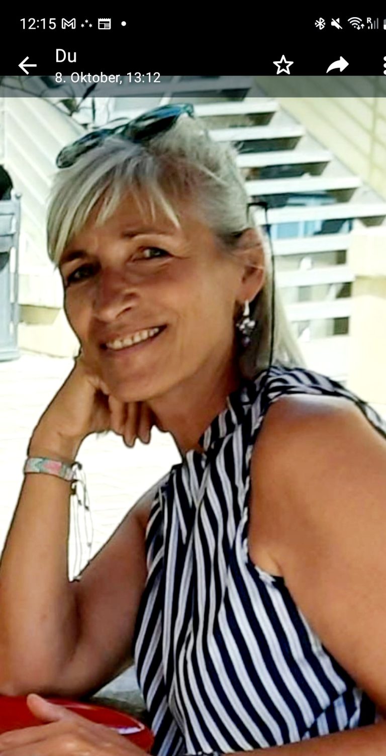 Foto Heike Suryani 768x1504